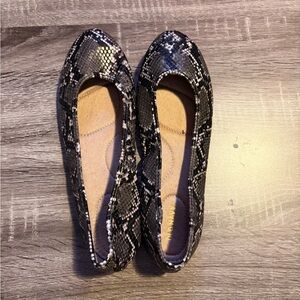 Old Navy Black and Gray Snake-Print Ballet Flats